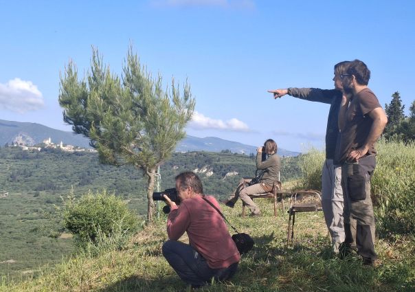 Im Einsatz für den Zugvogelschutz: Vogelschützer beobachten auf Zakynthos potenzielle Jagdgebiete – aufmerksam, ausdauernd und oft stundenlang © Komitee gegen den Vogelmord